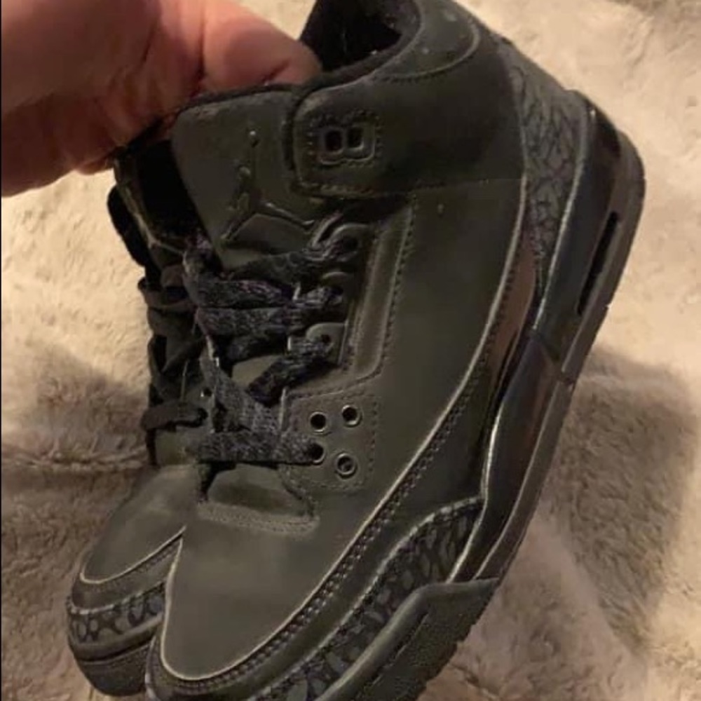 Jordan 3 retro “black cat” size 6y 9/10 condition -Bid $400+